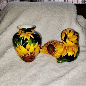 Seal & Vase 